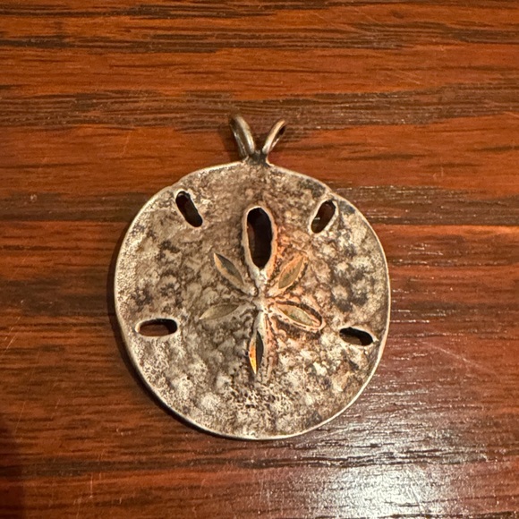 Jewelry - Silver 925 Sand Dollar Pendant